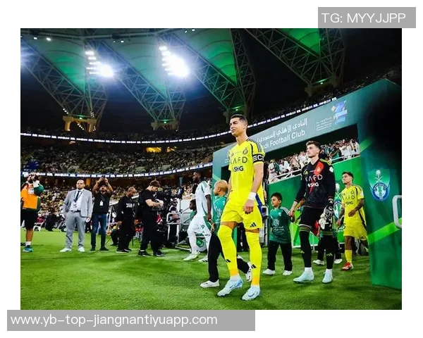 C罗四十岁依然年轻面容整形医生揭秘其可能的多次整形手术经历